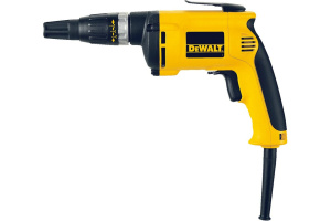 Шуруповерт DeWalt DW274K 540Вт 0-4000\м 1.3кг, чем