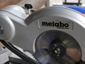 Защитный кожух д/торц.пилы METABO KGS255